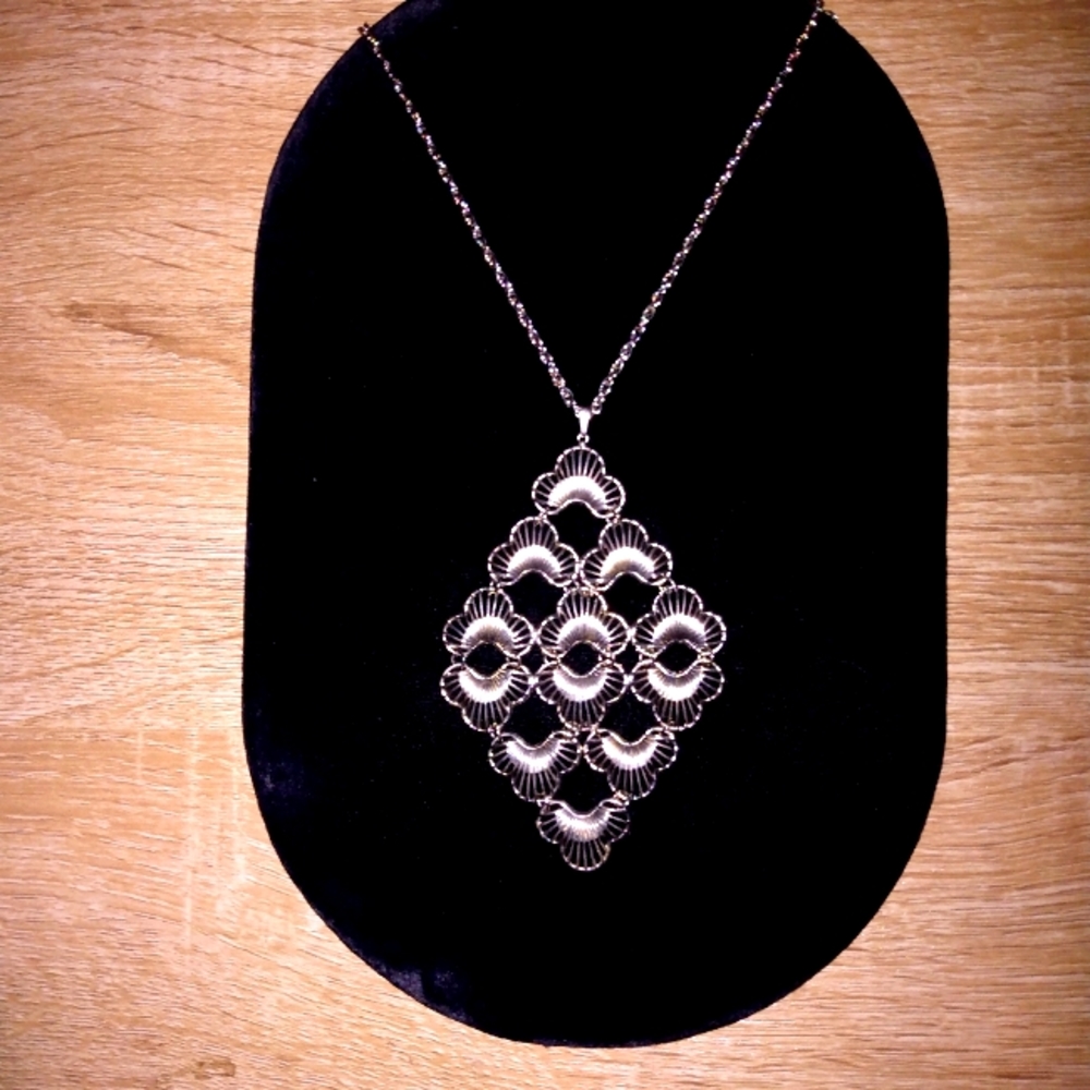 ♥️Vtg. SARAH COVENTRY Lotus Blossom Necklace - Picture 3 of 7